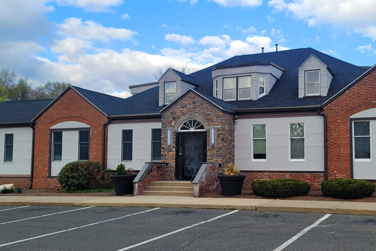exterior photo of baystate primary care - enfield in enfield connecticut 