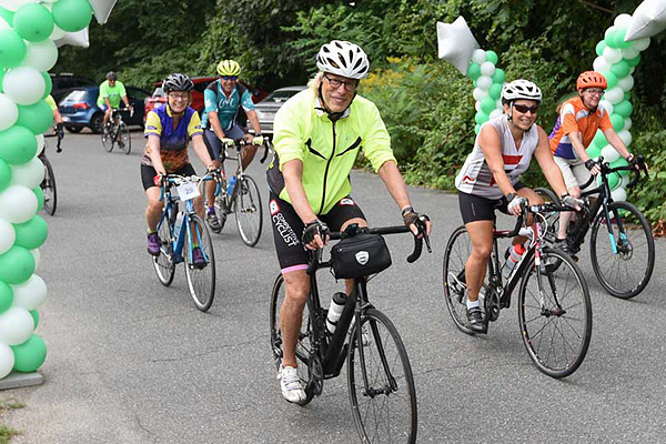 Wheeling for Healing cyclists