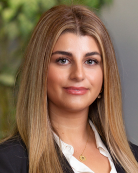 portrait of taraneh alahdadi