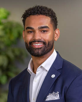 portrait of anesthesiology resident dr. edgar perez