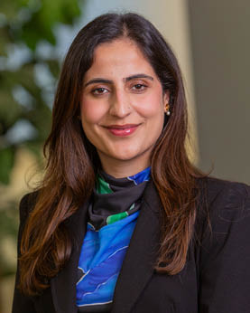 portrait of eccrinology fellow dr. mahvish renzu